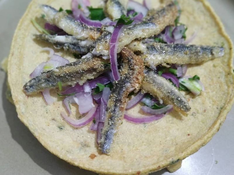 KAYGANA YANINDA HAMSİ TAVA