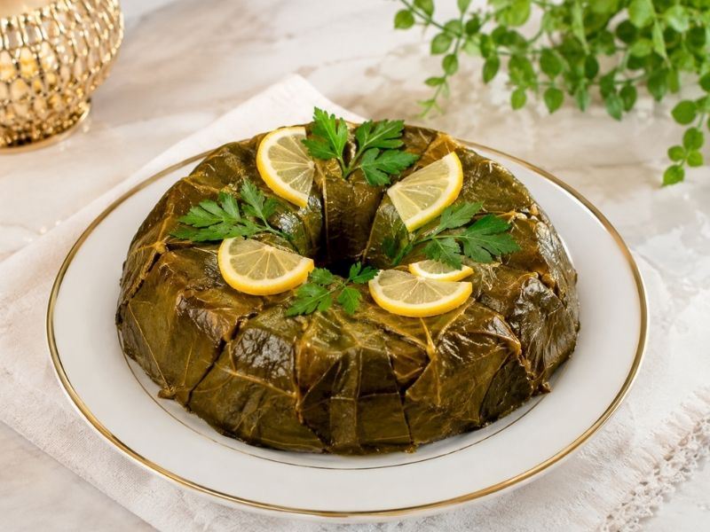 Kek Kalıbında Zeytinyağlı Yaprak Sarması Tarifi