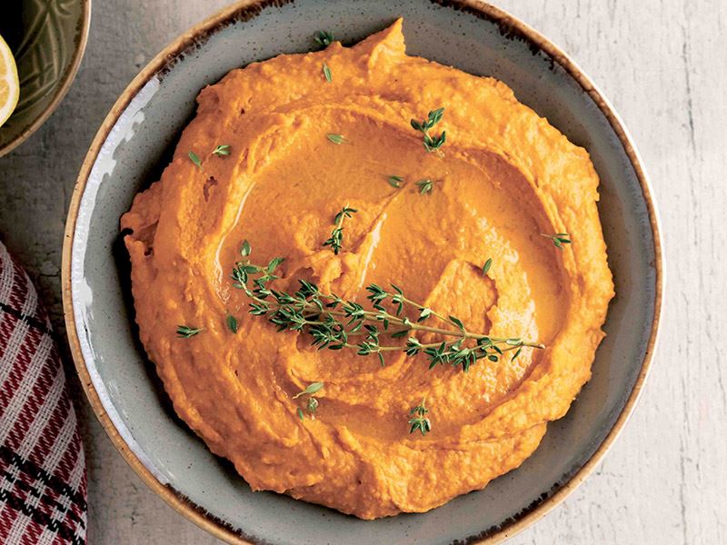 Kırmızıbiberli ve karamelize sarımsaklı humus