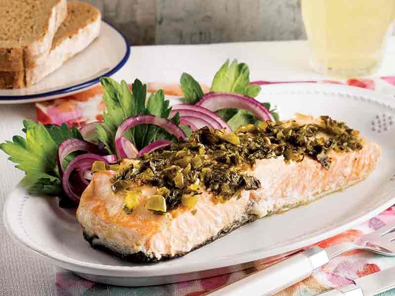 Kişniş soslu somon balığı