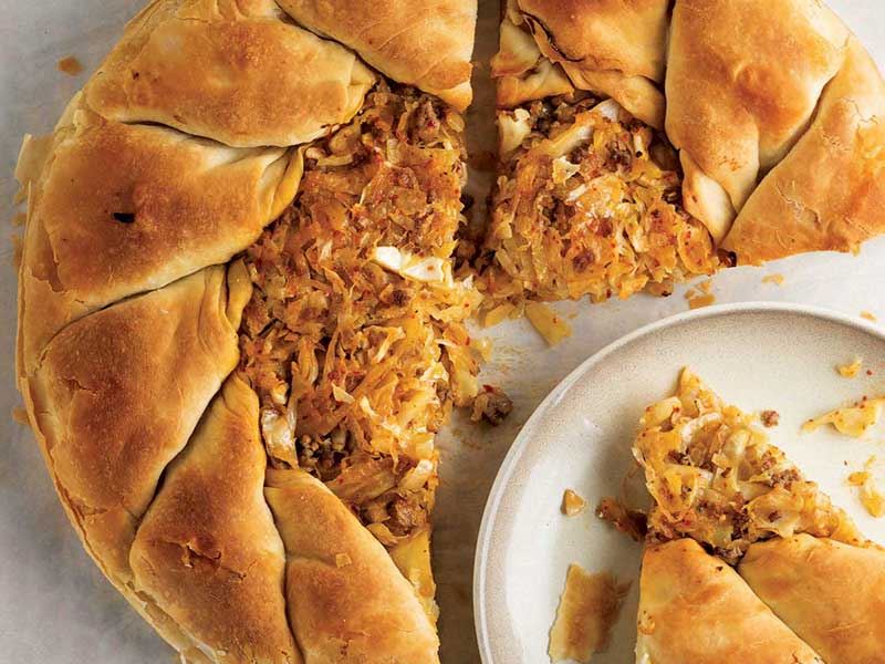 Lahanalı üstü açık börek