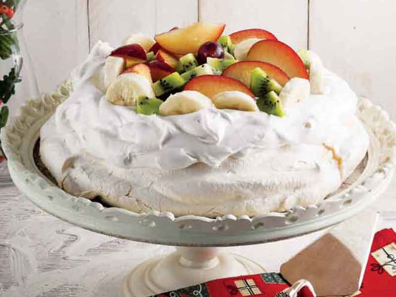 Mevsim meyveli pavlova
