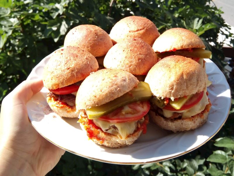 Mini besleyici hamburger