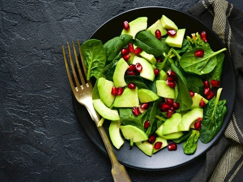 Narlı Avokado Salatası
