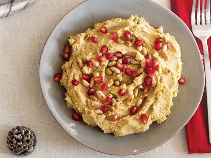 Narlı ve kavrulmuş dolmalık fıstıklı humus