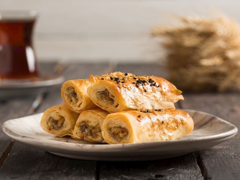 Oklavaya Veda Ettiren Yöntem: Kat Kat Açılan Patlıcanlı Börek Tarifi