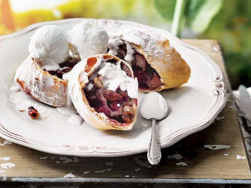 Orman meyveli strudel