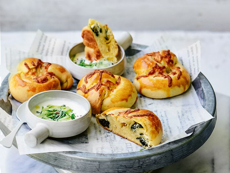 Otlu börek (Ispanak, gelincik, ısırgan)