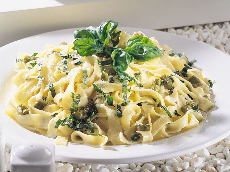 Parmesanlı ve kuşkonmazlı makarna