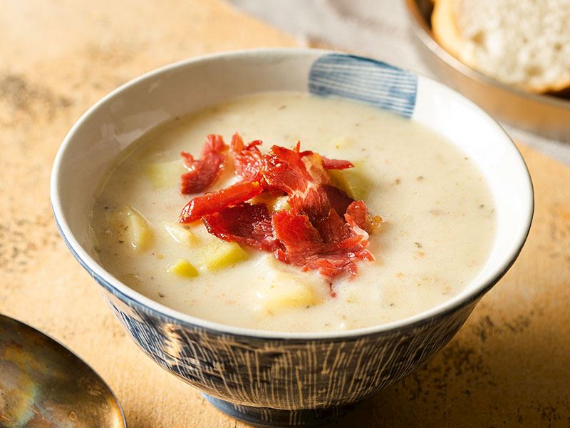 Pastırmalı ve patatesli pırasa çorbası