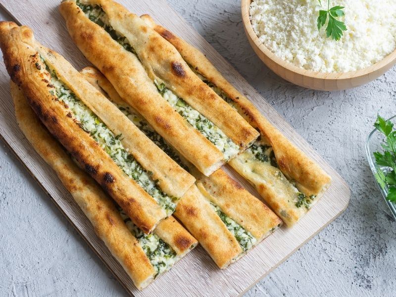 Peynirli Otlu Pide Tarifi