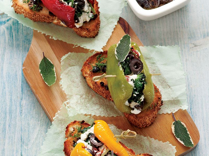 Peynirli biber tekneleri