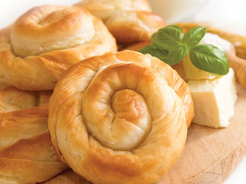 Peynirli ve fesleğenli gül börek Tarifi Nasıl Yapılır?