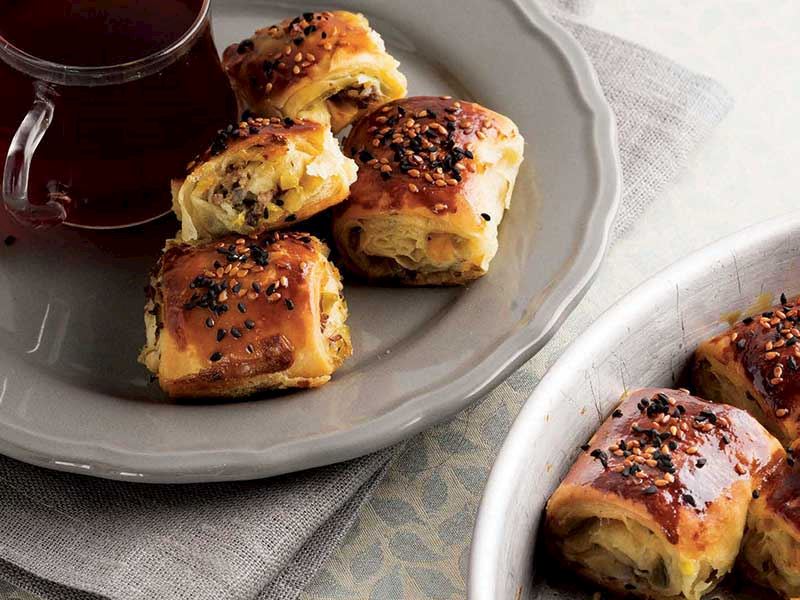Pırasalı yumuşak rulo börek