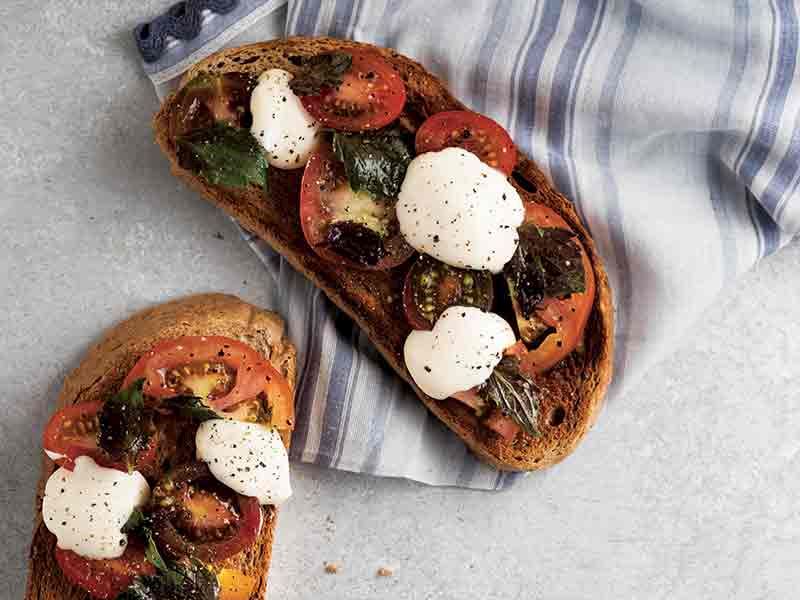 Renkli bruschetta