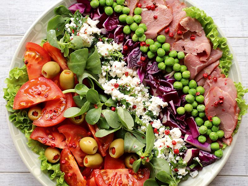 Renkli çizgi salata