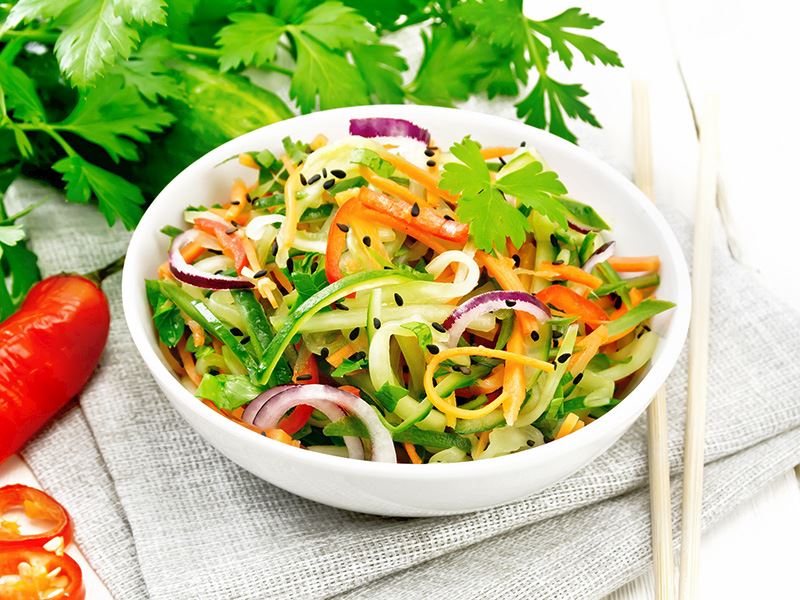 Renkli ve Pratik Şerit Salata Tarifi
