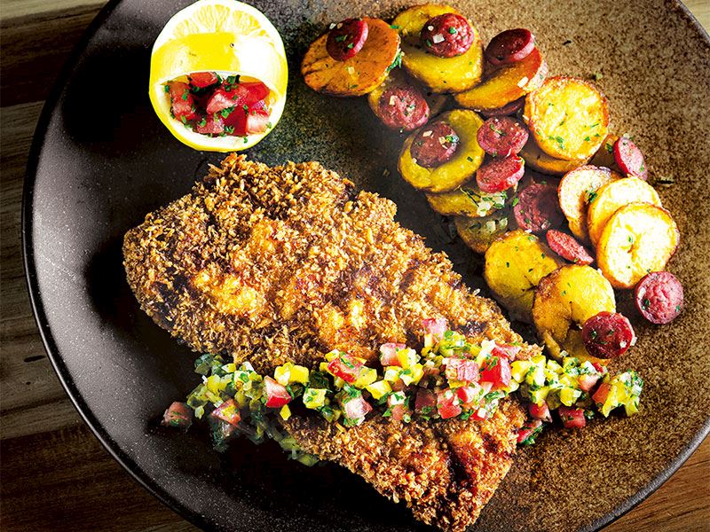 Schnitzel ve patates salatası