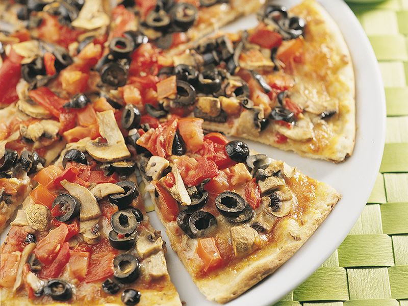 Sebzeli kıtır pizza tarifi Sebzeli kıtır pizza nasıl yapılır? Lezzet