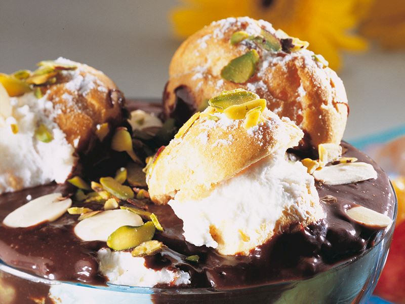 Şeftalili Profiterollü Şokola