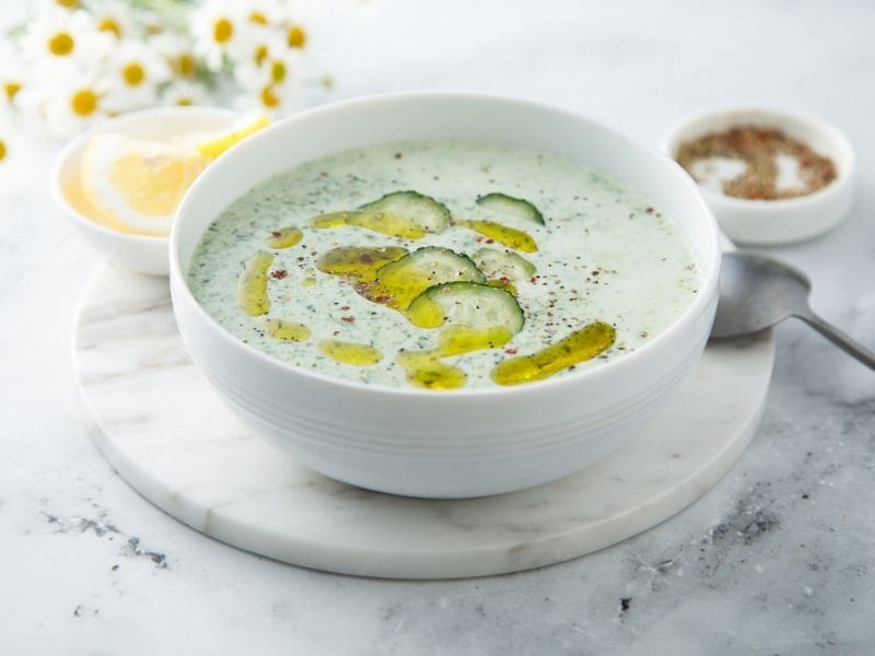 SOĞUK SALATALIK ÇORBASI TARİFİ