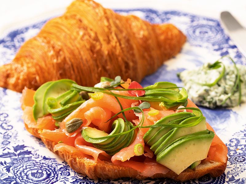 Somonlu kruvasan sandviç