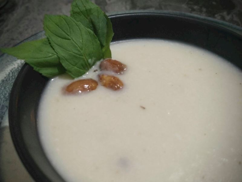 Sütlü badem çorbası