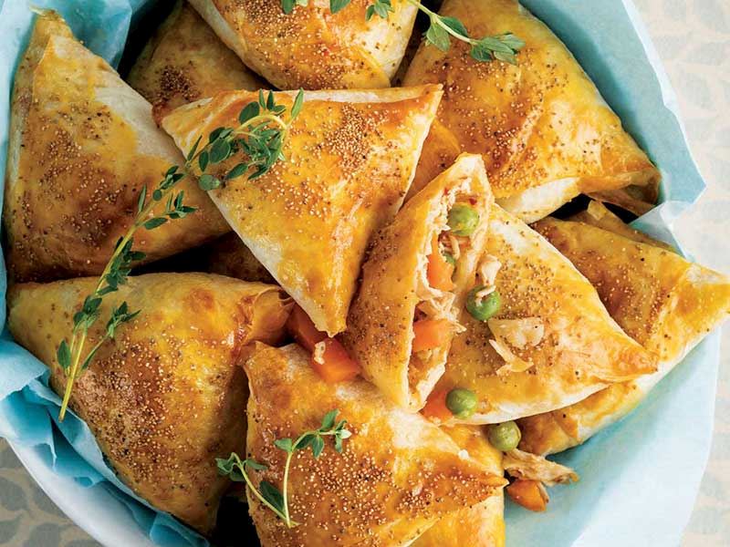 Tavuklu garnütürlü börek