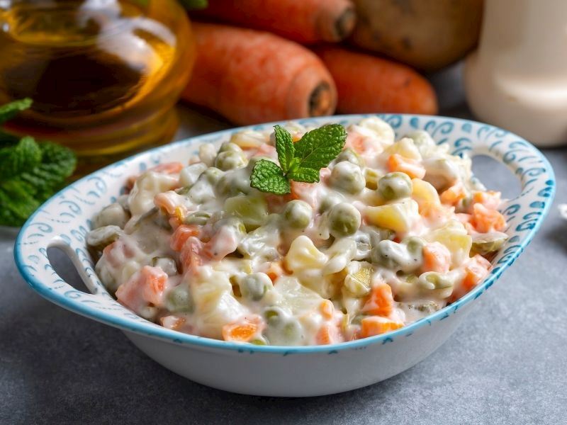 Tavuklu Makarna Salatası