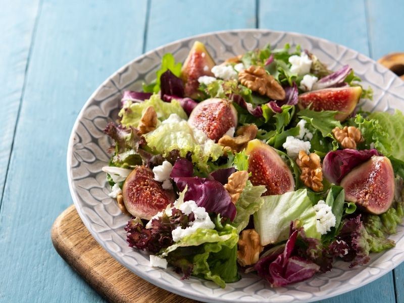 TAZE İNCİRLİ LOR SALATASI TARİFİ