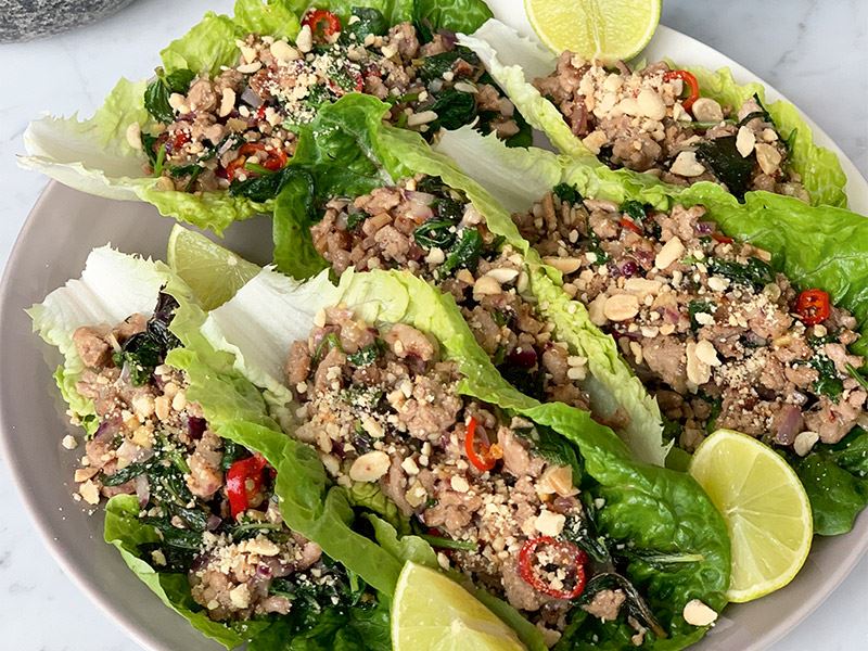 Larb Gai (Thai marul sarma)