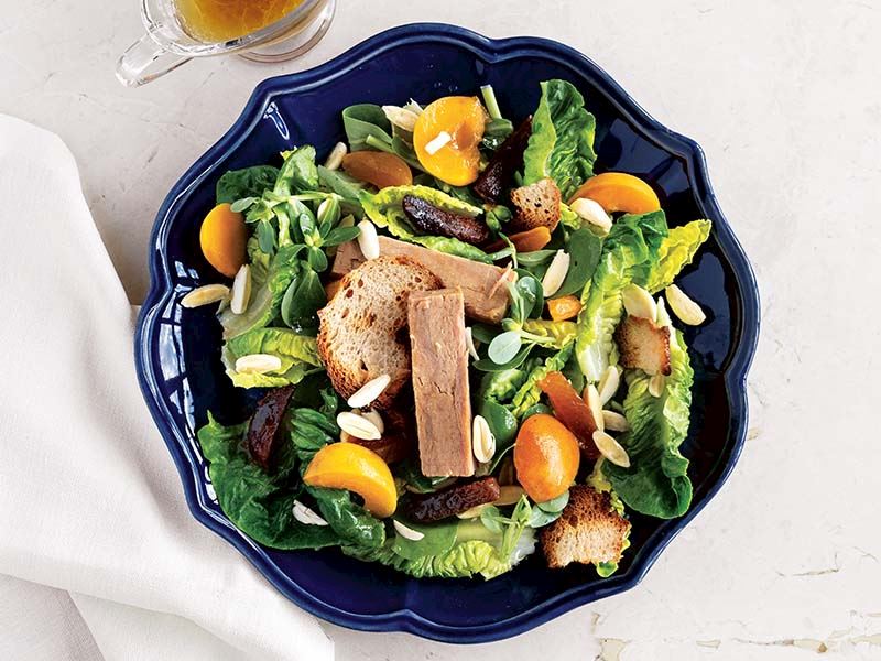 Ton balıklı ve kayısılı salata