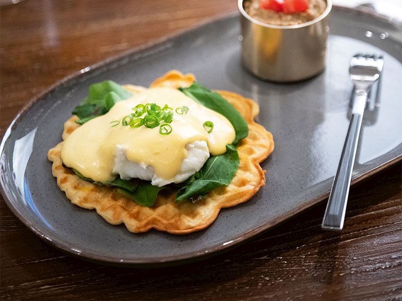 Tuzlu Waffle Üstü Poşe Yumurta