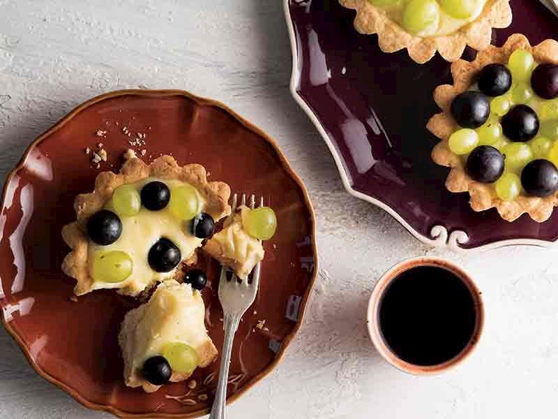 Üzümlü beyaz çikolatalı tart