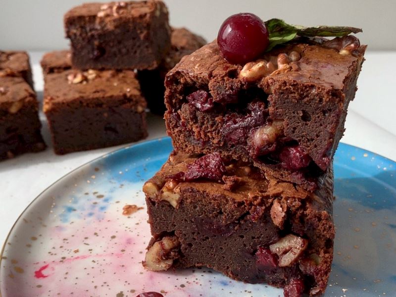 Vişneli ve Cevizli Brownie