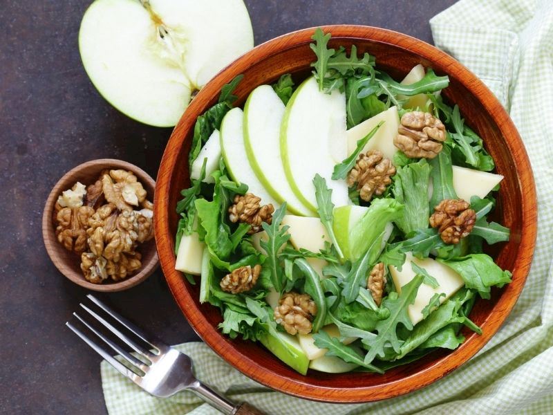 YEŞİL ELMALI ROKA SALATASI TARİFİ