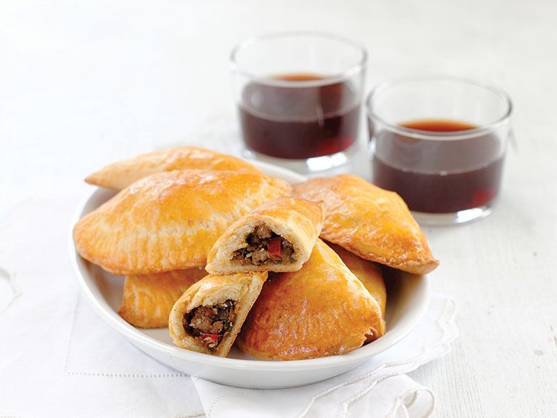 Yeşil Zeytinli Ve Kıymalı Börek