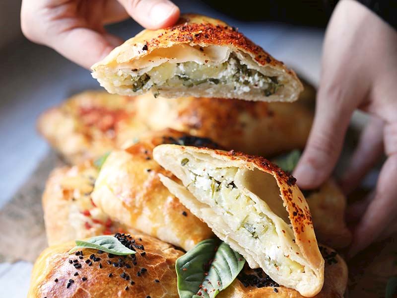 Zahterli kare börek