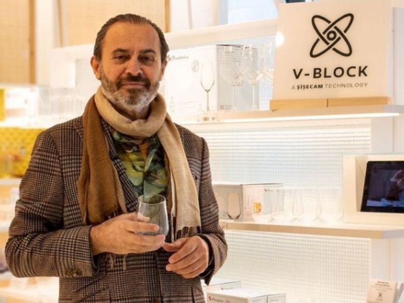 Ayhan Sicimoğlu: Bağıran Şefin Yemeği Yenmez