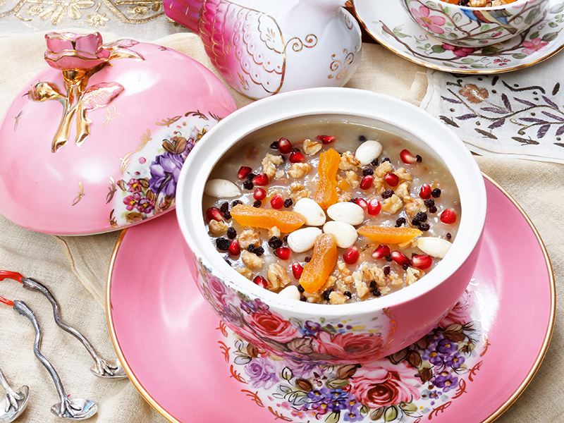 Bakır Kazanda Pişen Nefis Aşure Tarifi