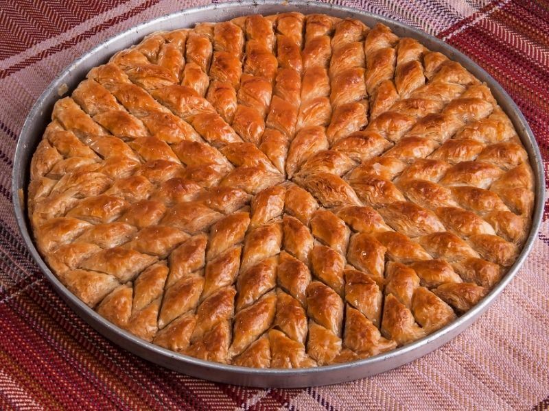 Baklavayı Şerbetledikten Sonra Tepsinin Üstü Kapatılır Mı?