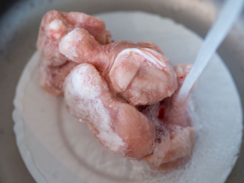 Çorba İçin Tavuk Nasıl Çözdürülür?