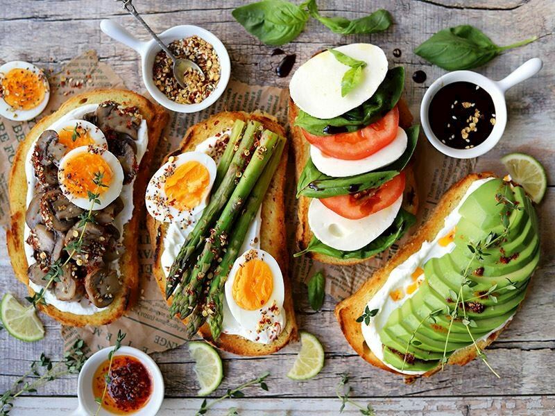 Ekmek Üstü Lezzetler: 16 Farklı ve Kolay Ekmek Üstü Tarif