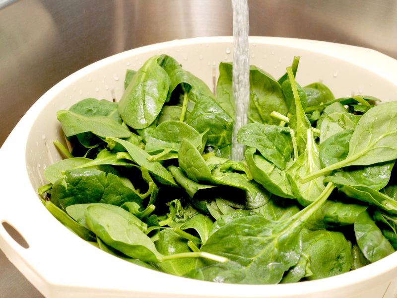 En Etkili Yöntemlerle Ispanak Nasıl Temizlenir?