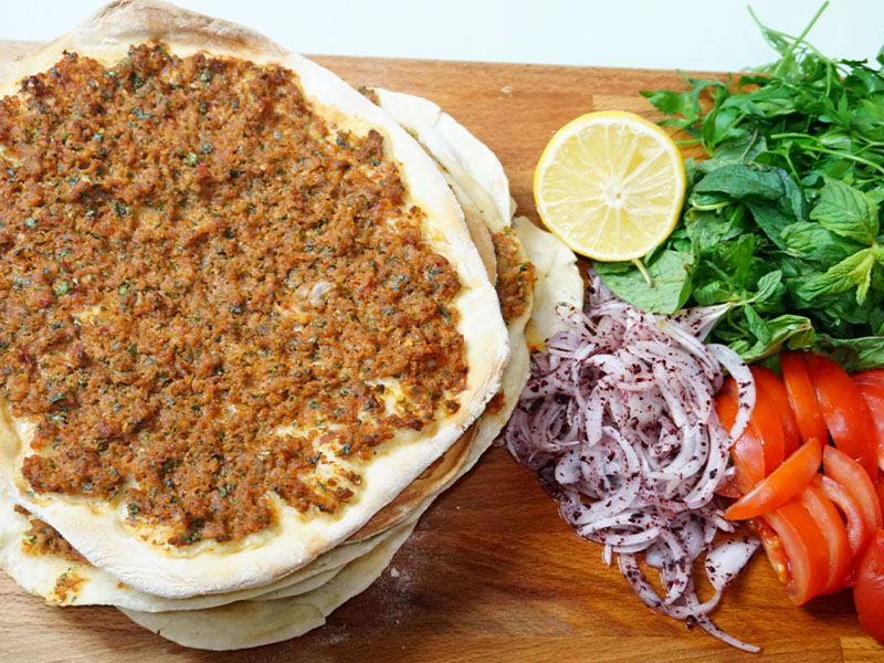 En Güzel Lahmacun İçi Nasıl Yapılır?