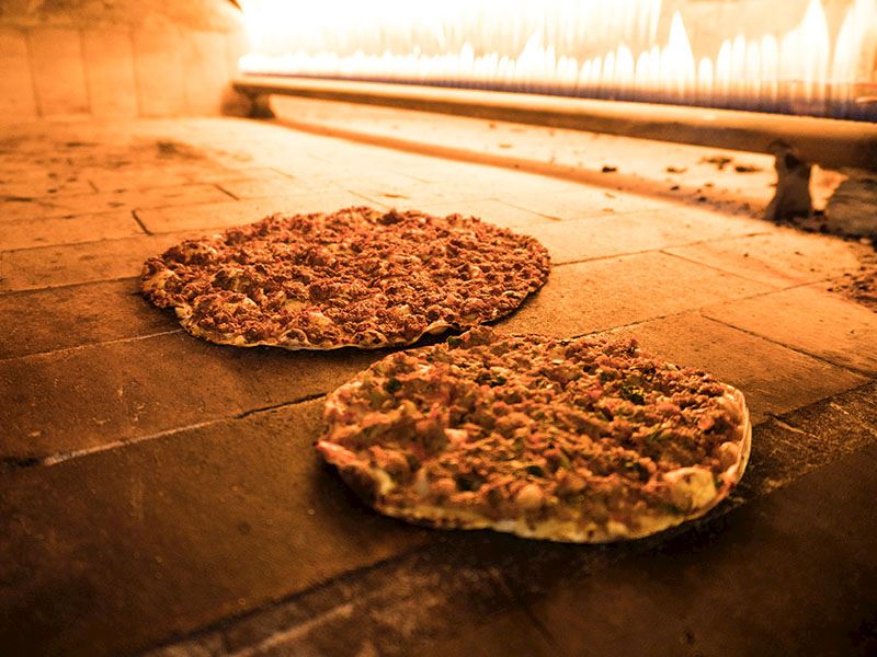 Ev Yapımı Lahmacun Hamurunun Taş Fırın Kıvamında Pişmesini Sağlayan Taktik