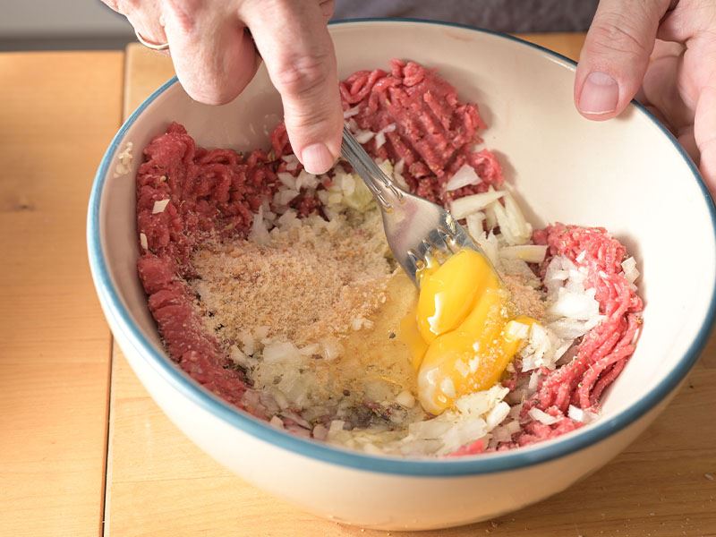 Köfteye Yumurtanın Sarısı Mı Konur Beyazı Mı?