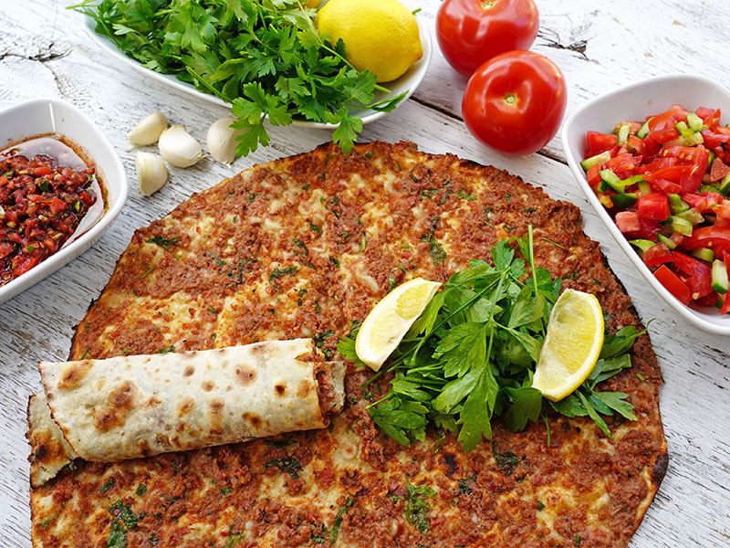 Lahmacun Harcına Ne Koyulur?