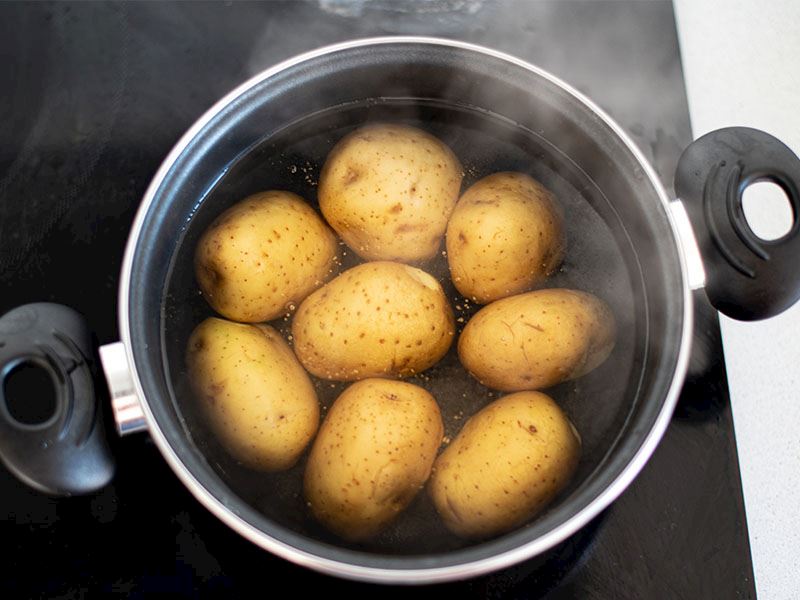 Patates Haşlarken Suyuna Ne Konur?