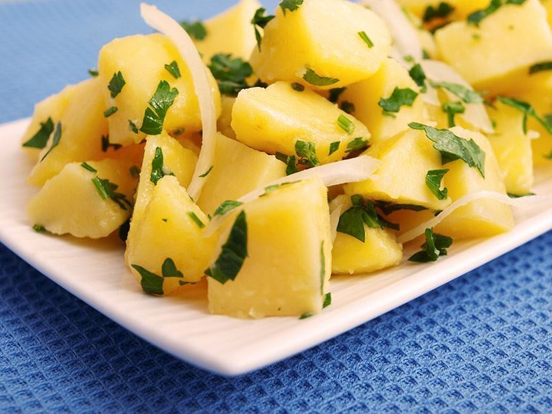 Patates Salatasının Yanına Ne Gider? Patates Salatasının Yanına Çok Yakışacak 10 Tarif